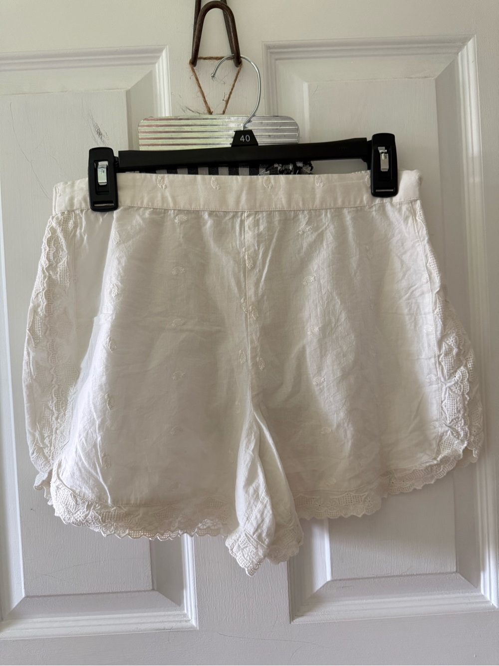 Sézane Cream Linen-Blend Lace-Trim Shorts